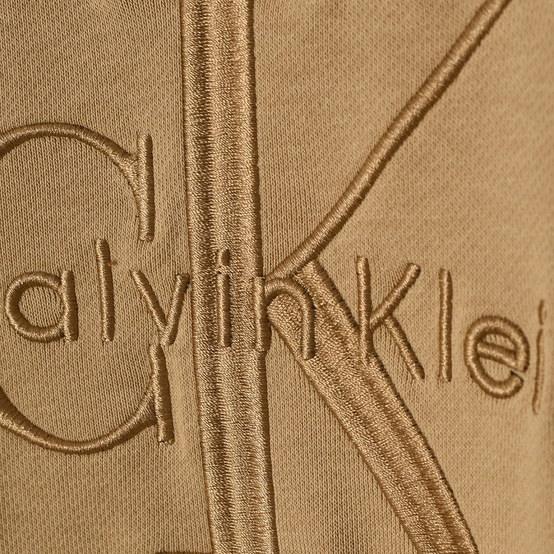 Calvin Klein Monologo Fleece Sweatshirt · A3282 — תמונה 8