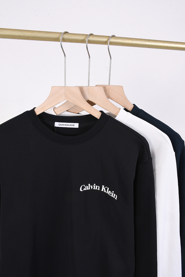 Calvin Klein Logo Reverse Terry Crew Neck · A3350 — תמונה 15