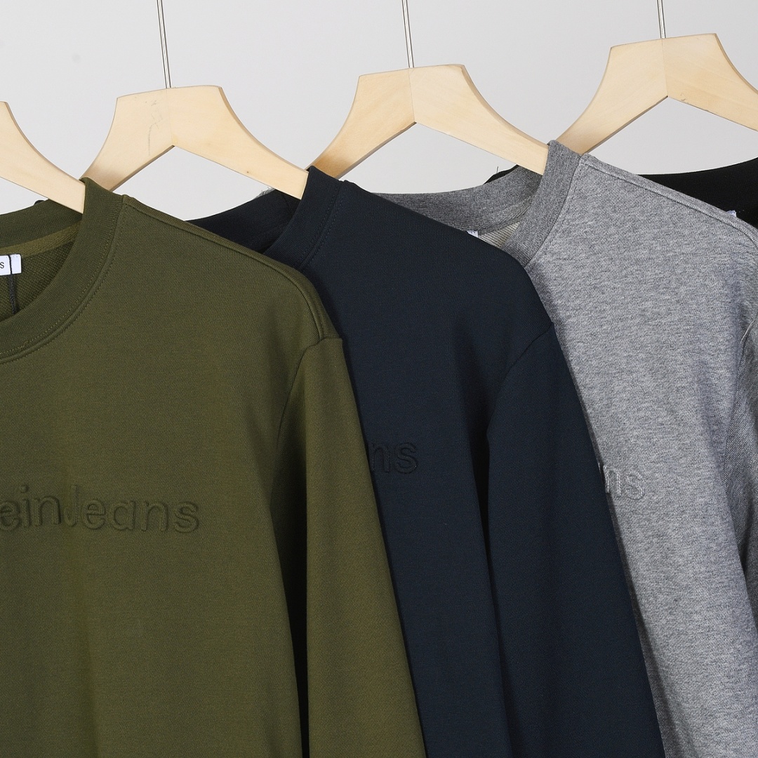 Calvin Klein Monologo Fleece Crewneck Sweatshirt · A3301 — תמונה 18