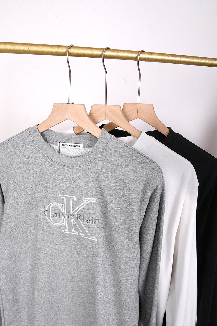 Calvin Klein Monologo Fleece Crewneck Sweatshirt · A3301 — תמונה 50
