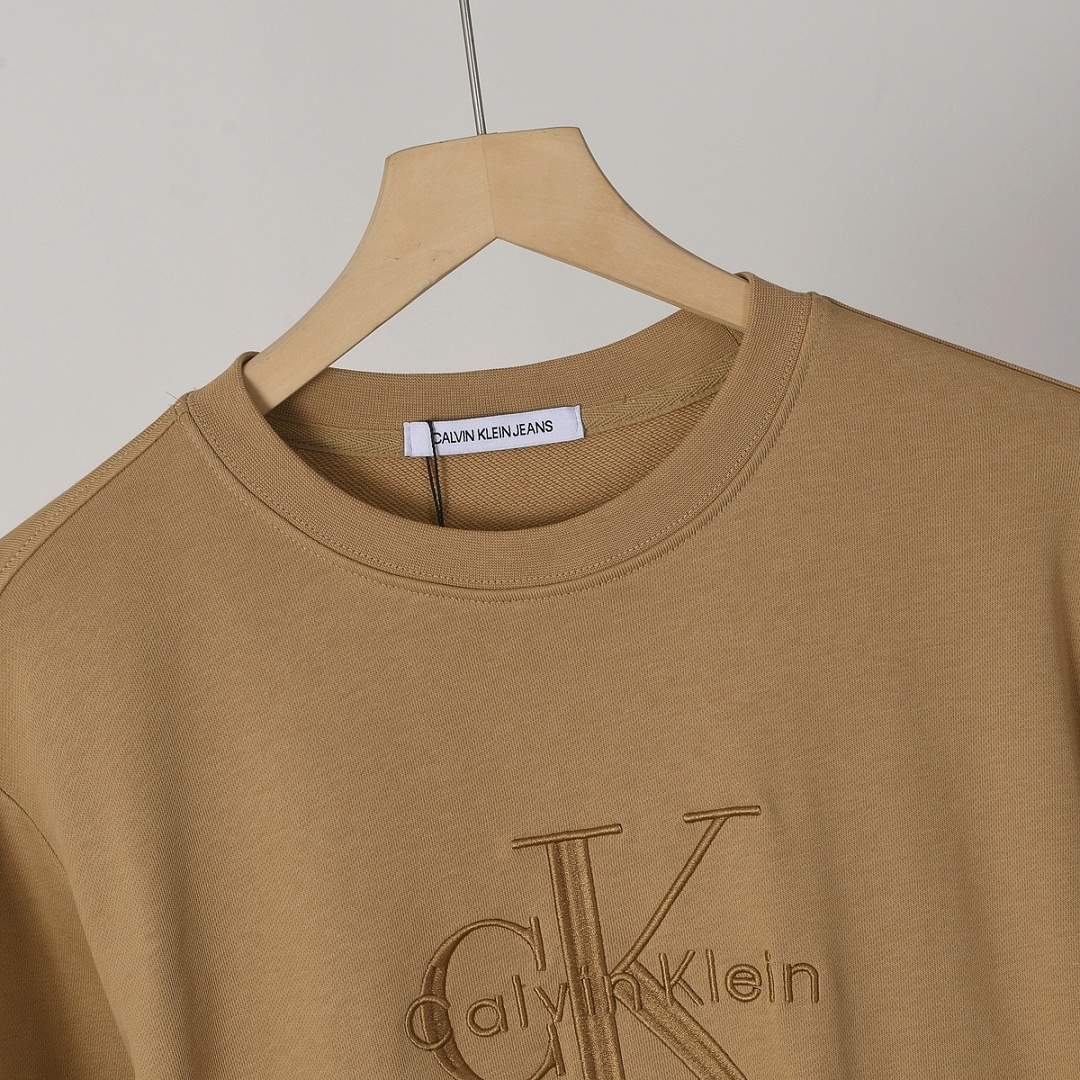 Calvin Klein Monologo Fleece Sweatshirt · A3282 — תמונה 14