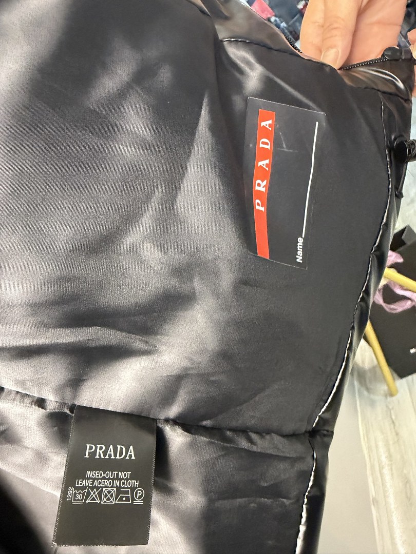 Prada Light Re-Nylon Hooded Puffer Jacket · ZT14013 — תמונה 10
