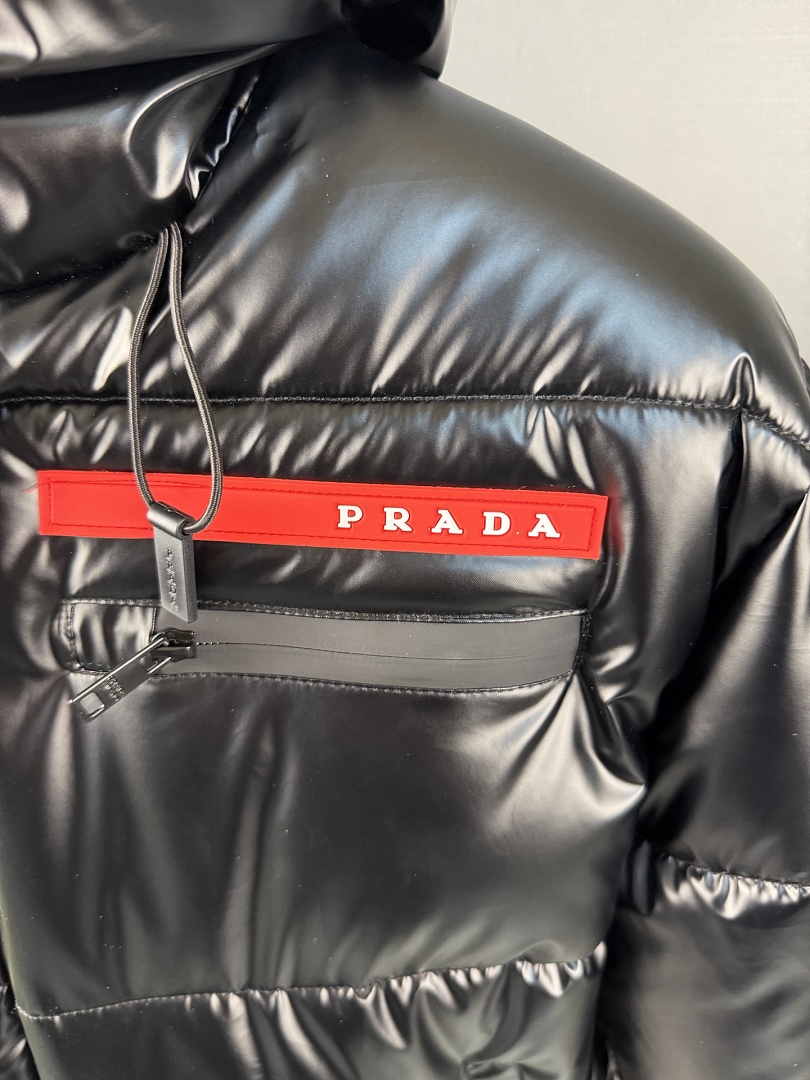 Prada Light Re-Nylon Hooded Puffer Jacket · ZT14013 — תמונה 4