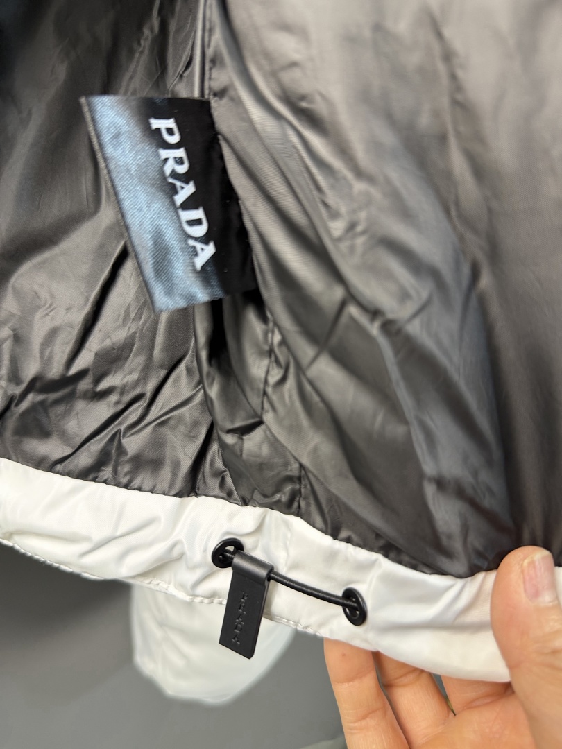 Prada Cropped Technical Re-Nylon Down Jacket · ZT14014 — תמונה 26