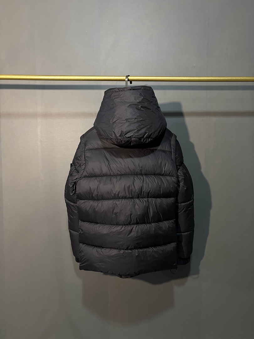 Prada Re-Nylon Down Coat · ZT14025 — תמונה 5