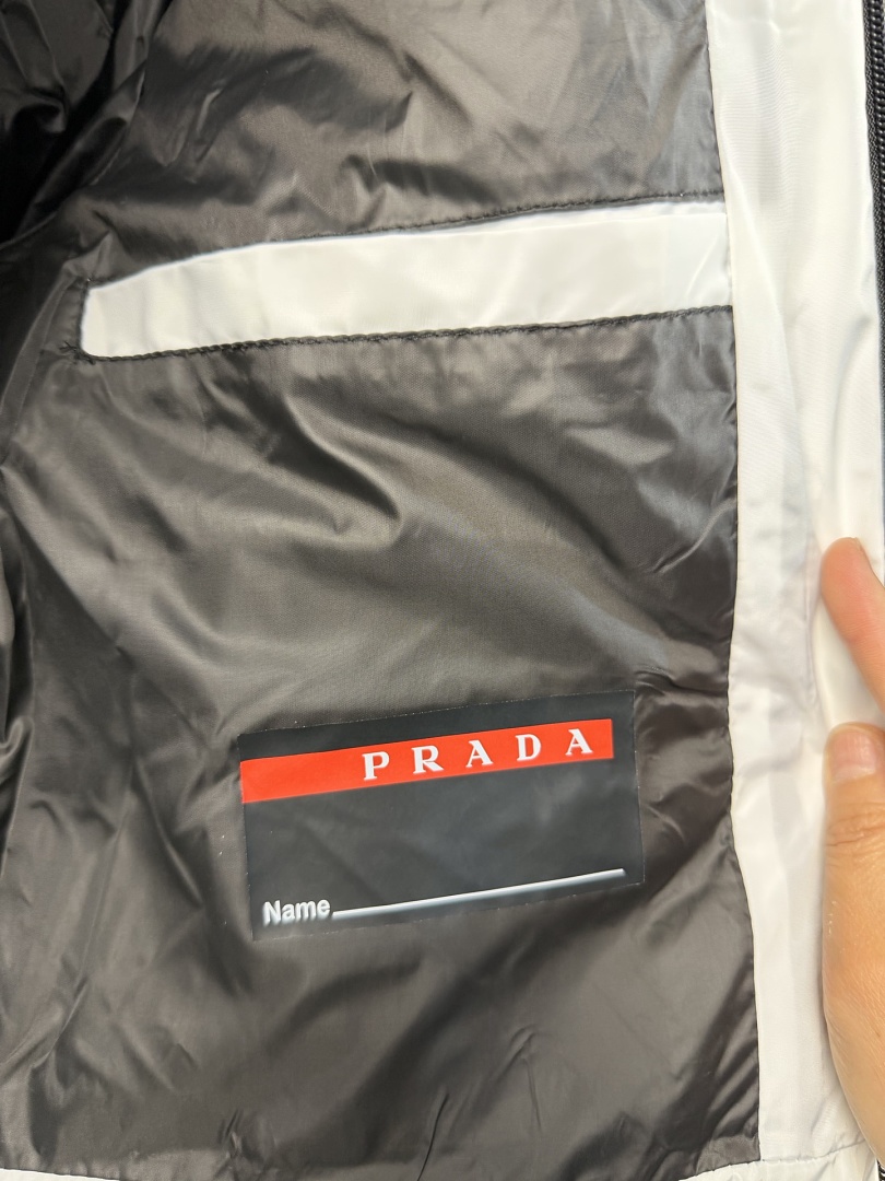 Prada Cropped Technical Re-Nylon Down Jacket · ZT14014 — תמונה 40