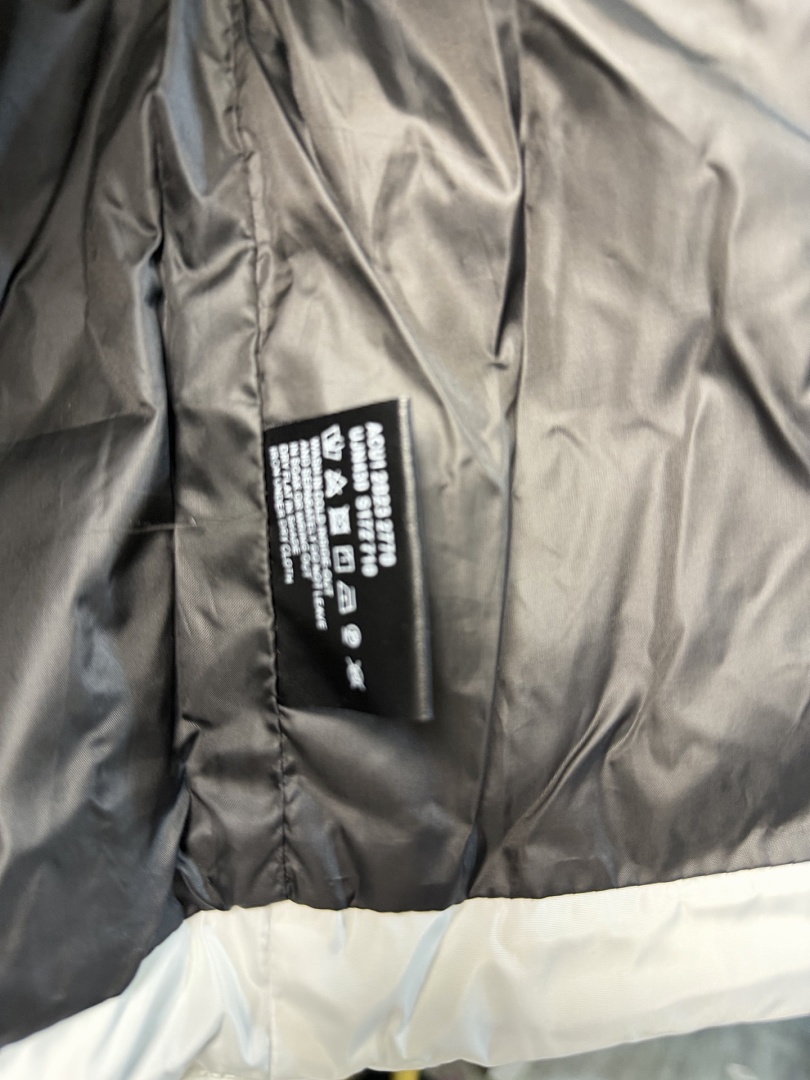 Prada Cropped Technical Re-Nylon Down Jacket · ZT14014 — תמונה 41