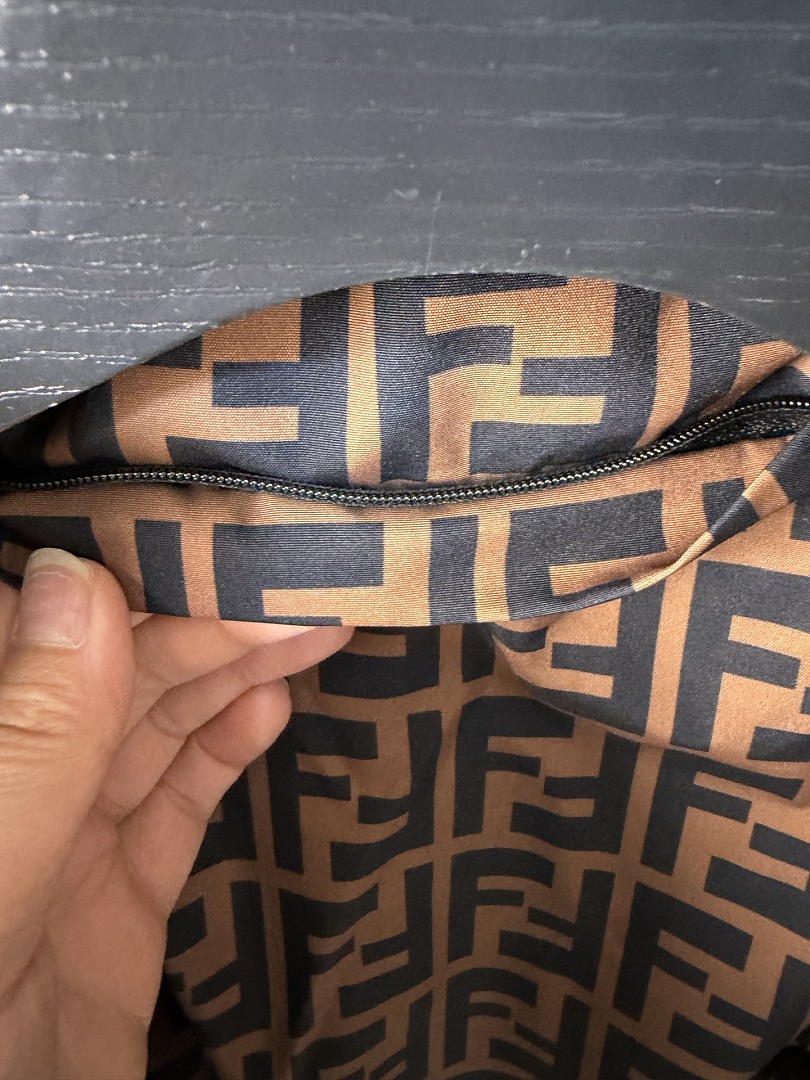 Fendi Puffer Jacket · ZT14012 — תמונה 7