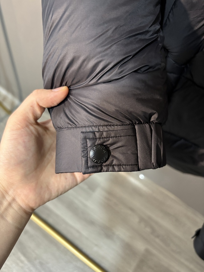 Prada Re-Nylon Down Coat · ZT14025 — תמונה 6