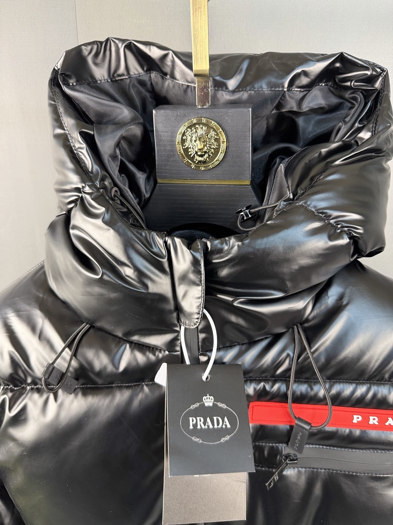 Prada Light Re-Nylon Hooded Puffer Jacket · ZT14013 — תמונה 3