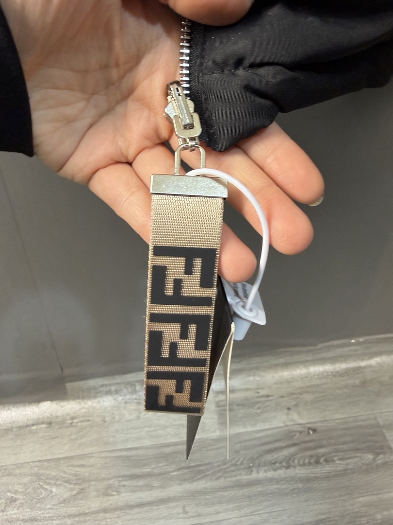 Fendi Puffer Jacket · ZT14012 — תמונה 8
