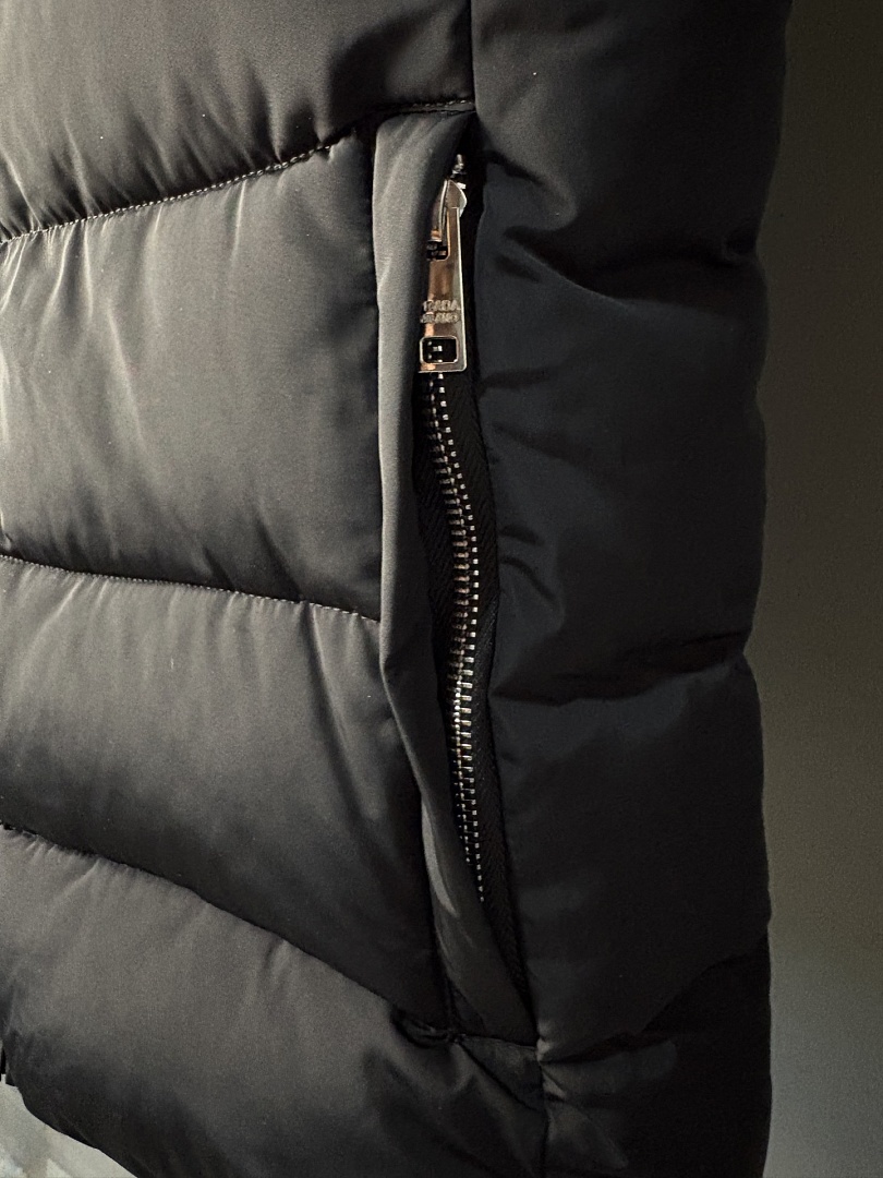 Prada Re-Nylon Down Vest · ZT14017 — תמונה 5