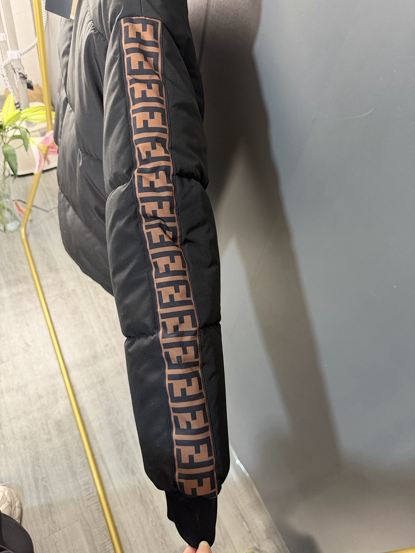 Fendi Puffer Jacket · ZT14012 — תמונה 4