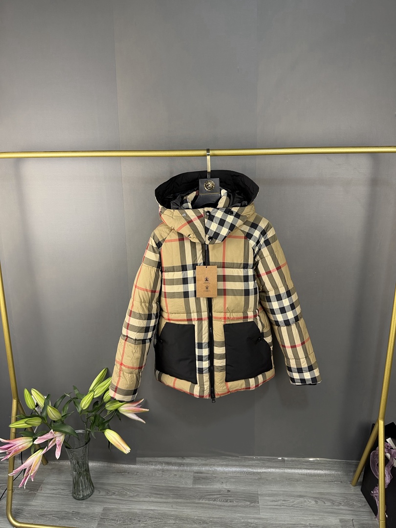 Burberry Check Hooded Puffer Jacket · ZT14037