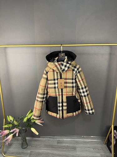 Burberry Check Hooded Puffer Jacket · ZT14037