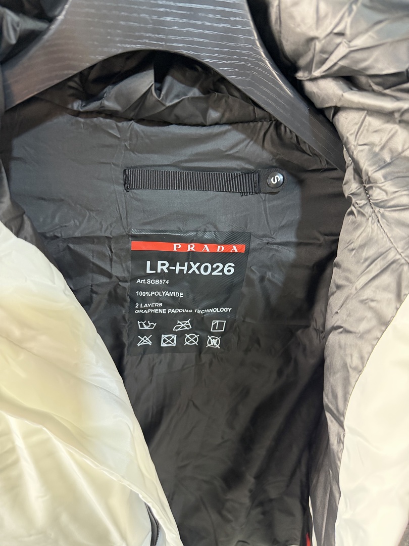 Prada Cropped Technical Re-Nylon Down Jacket · ZT14014 — תמונה 24