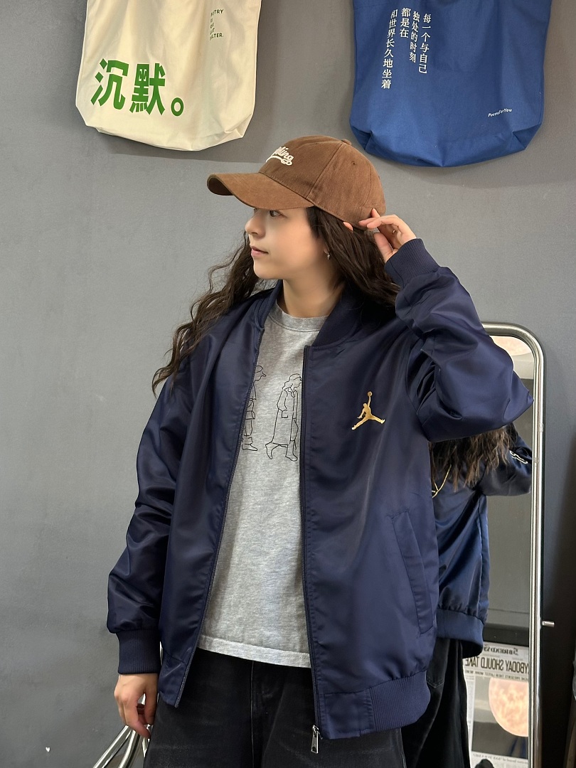 Jordan Essentials Renegade Bomber Jacket · ZT13800 — תמונה 3