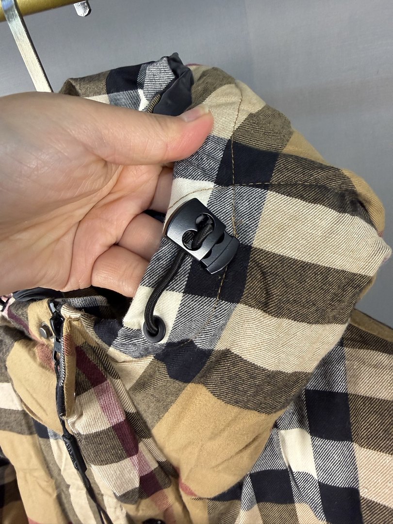 Burberry Check Hooded Puffer Jacket · ZT14041 — תמונה 3