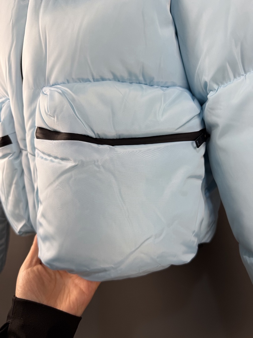 Prada Cropped Technical Re-Nylon Down Jacket · ZT14014 — תמונה 45