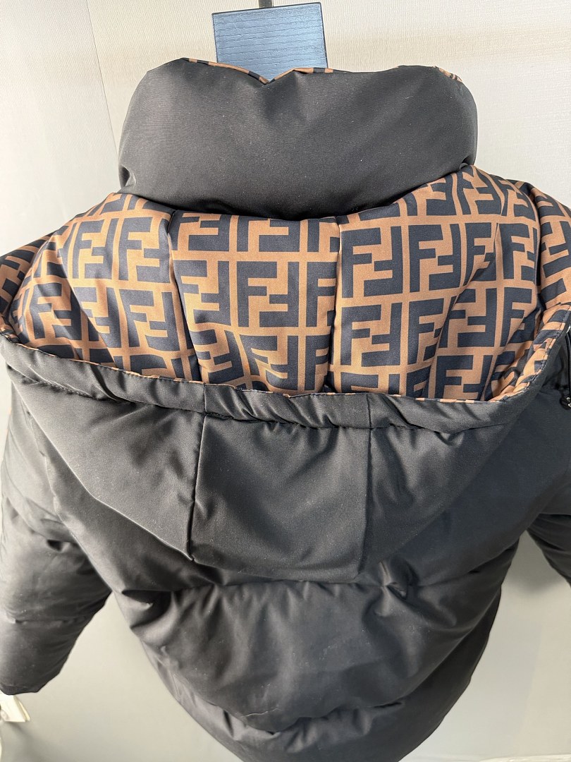 Fendi Puffer Jacket · ZT14012 — תמונה 10