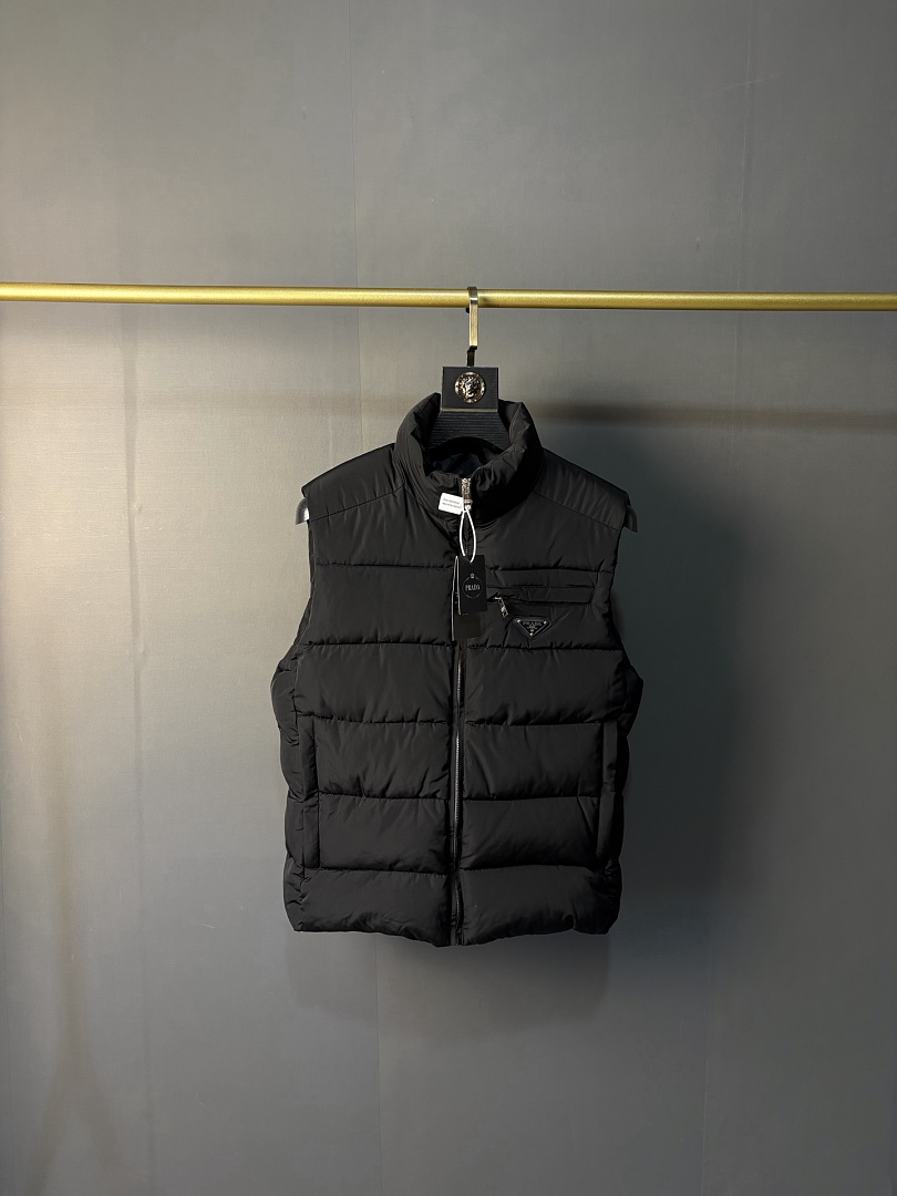 Prada Re-Nylon Down Vest · ZT14017