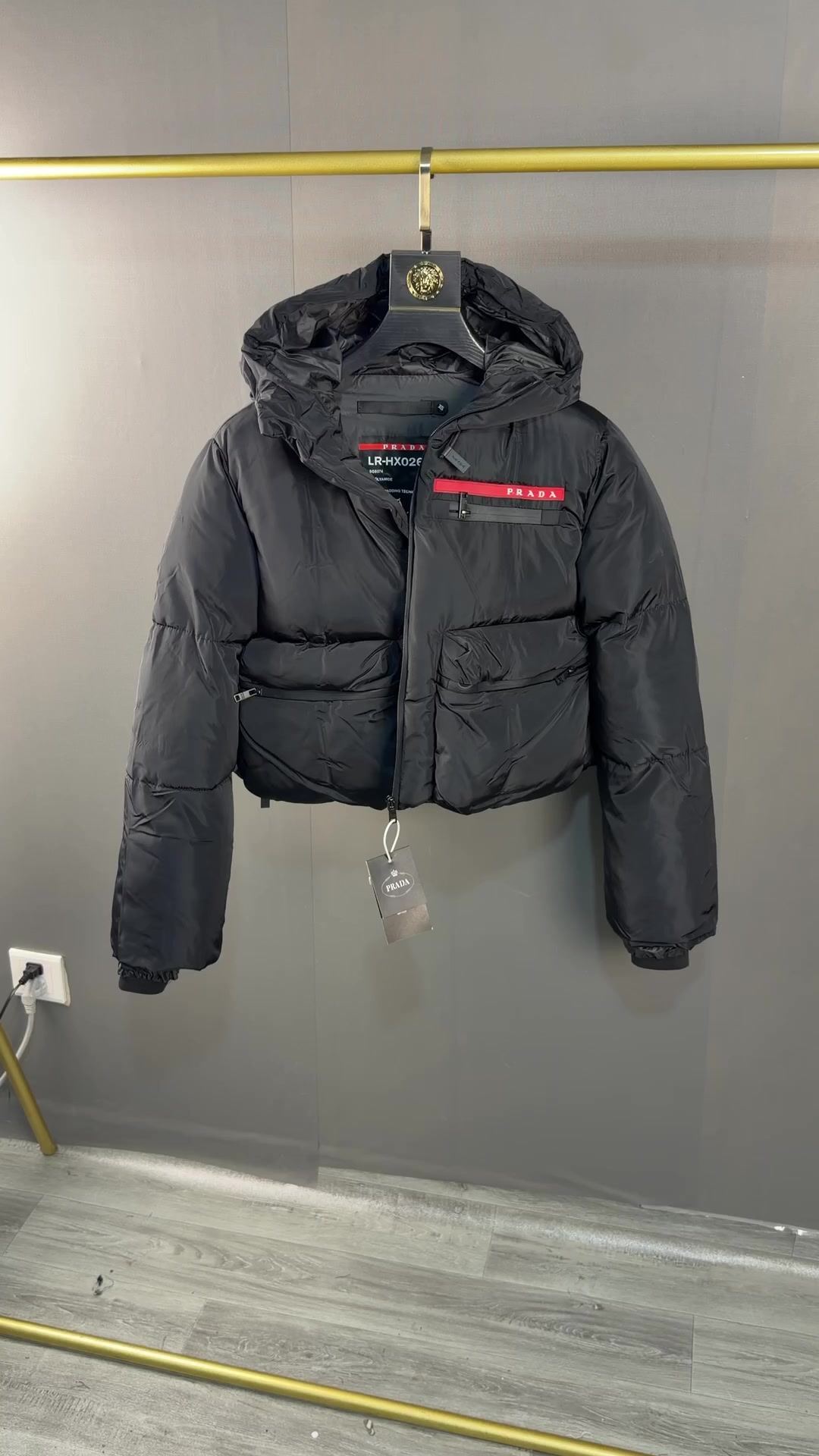 Prada Cropped Technical Re-Nylon Down Jacket · ZT14014 — תמונה 6