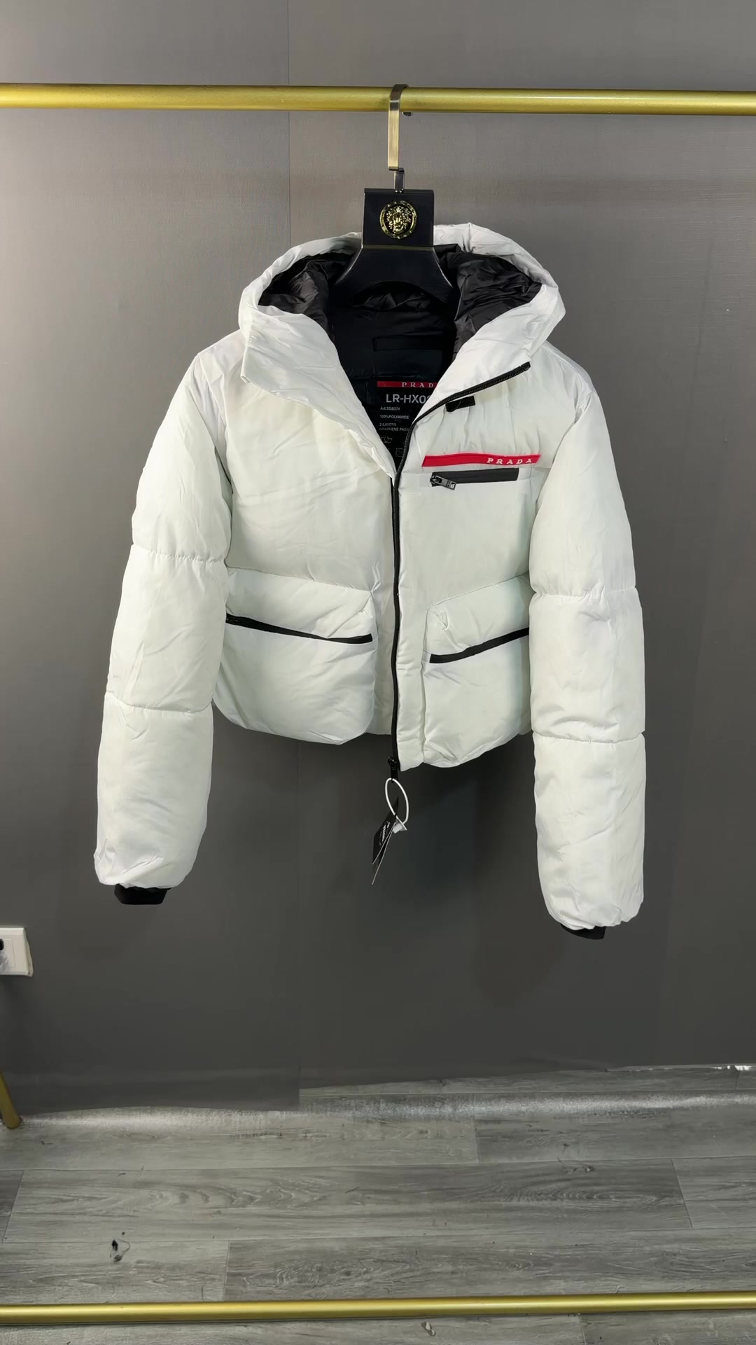 Prada Cropped Technical Re-Nylon Down Jacket · ZT14014 — תמונה 5