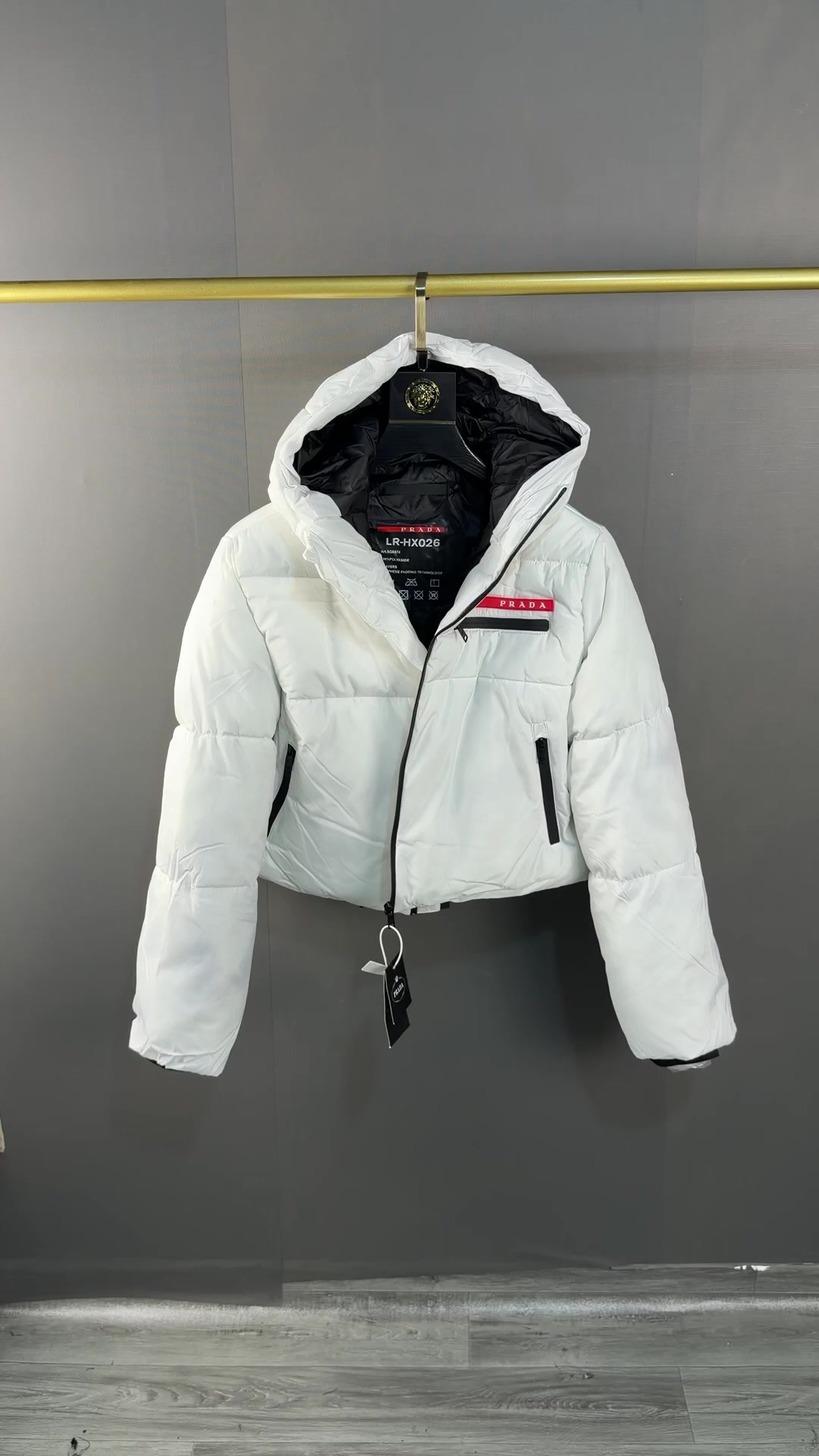 Prada Cropped Technical Re-Nylon Down Jacket · ZT14014 — תמונה 3