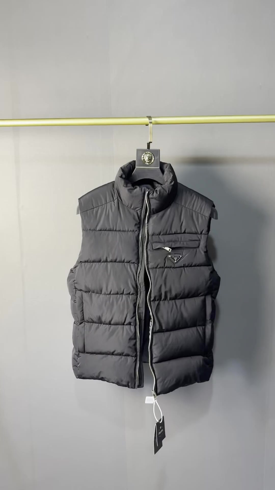 Prada Re-Nylon Down Vest · ZT14017 — תמונה 2