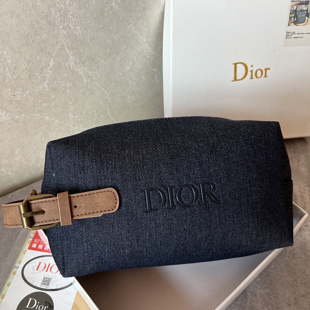 Dior HE7673