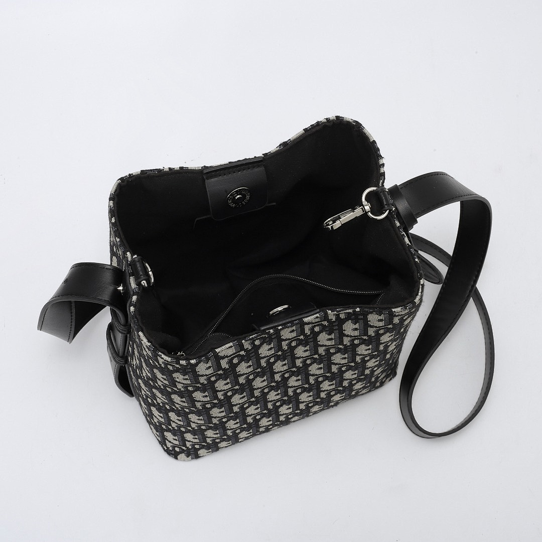 DIOR  HE7903