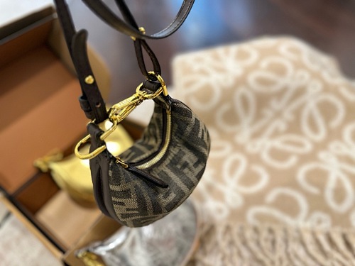 FENDI HE7198