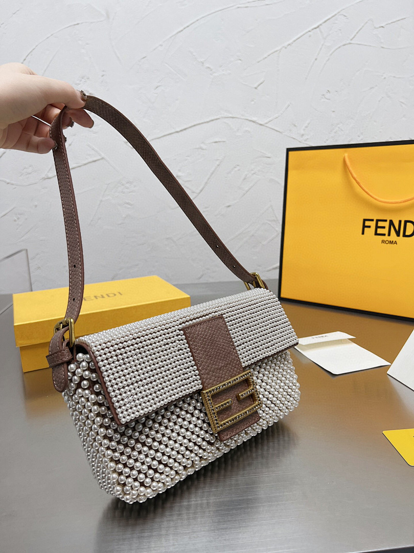 FENDI HE3006