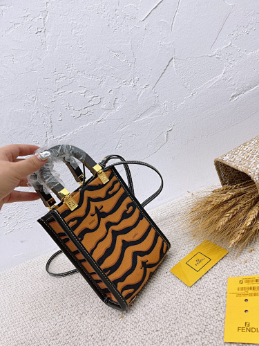 FENDI HE2995