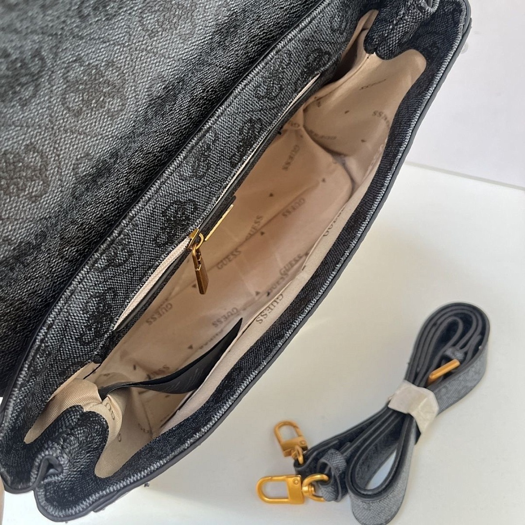 guess AG63549 SIZE：26*15.5*8CM