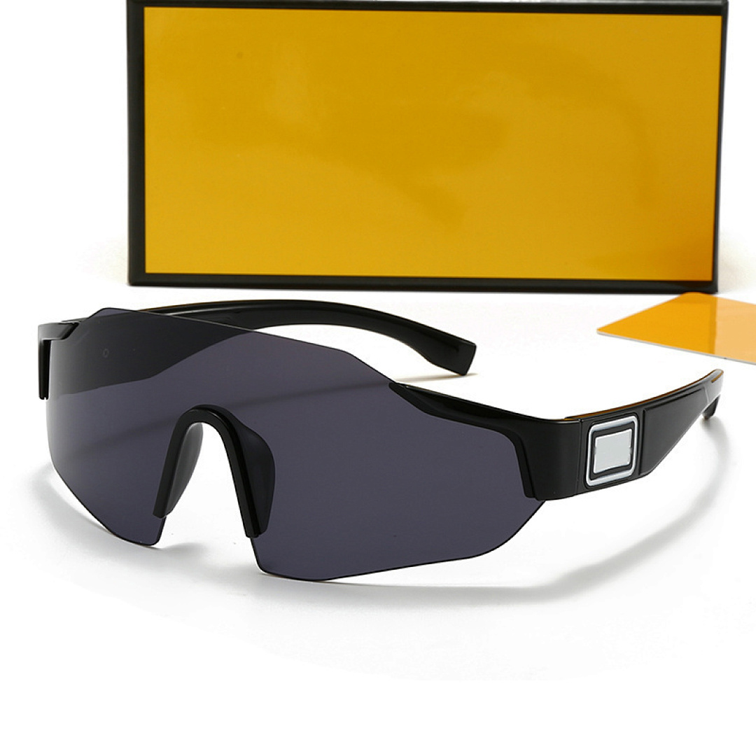 -Fendi  HE7871