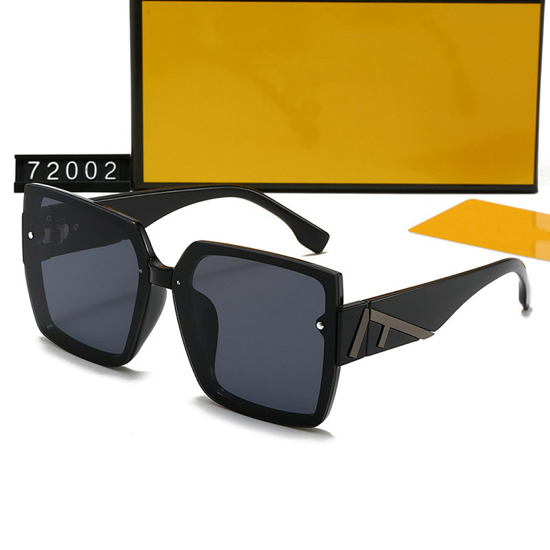 -Fendi  HE7872