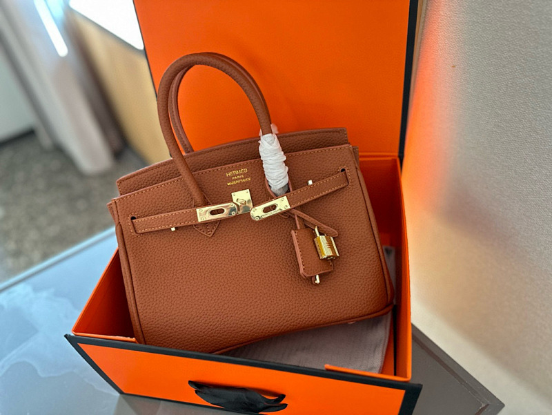 Hermes HE6253 $57