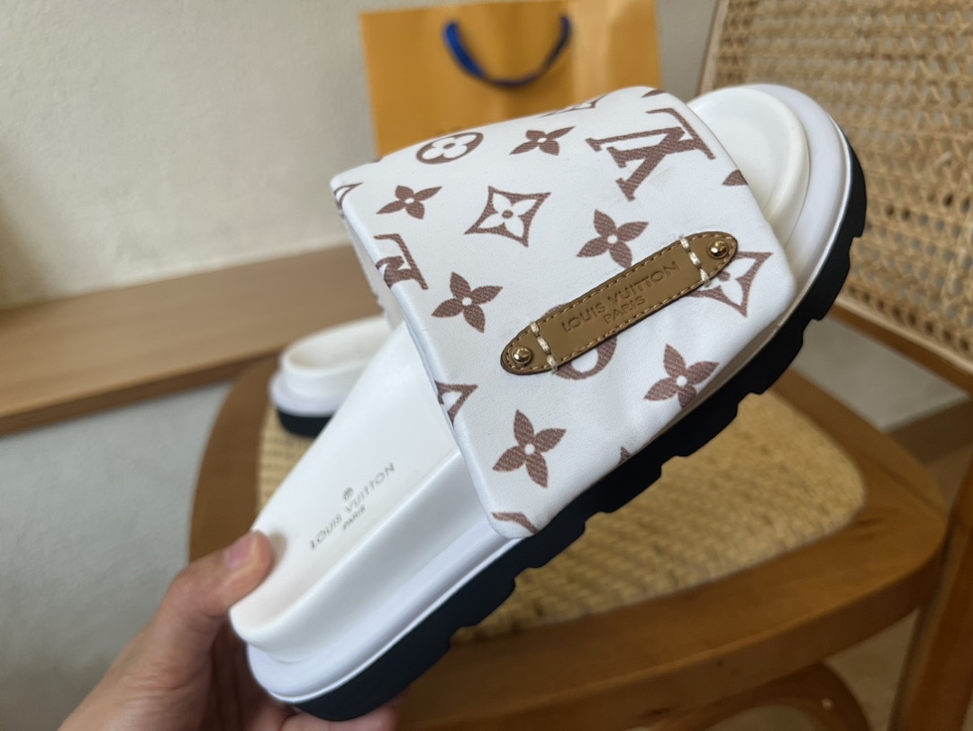 Louis Vuitton Pool Pillow Flat Comfort Mule · 4712 — תמונה 11