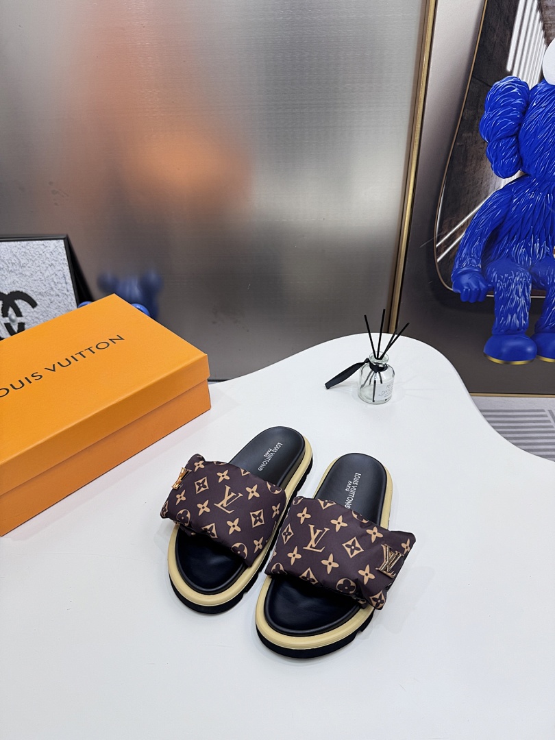 Louis Vuitton Padded Slides · 5295 — תמונה 22
