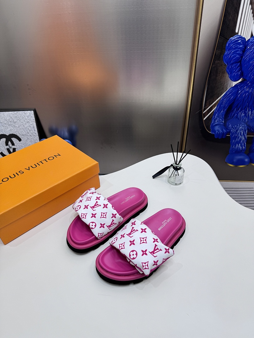 Louis Vuitton Padded Slides · 5295 — תמונה 54