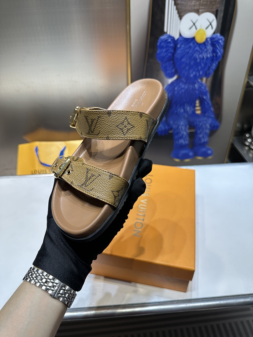 Louis Vuitton — סנדלים וכפכפים · 4627 — תמונה 6
