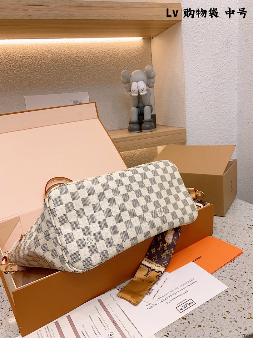 Louis Vuitton Neverfull MM · 4661 — תמונה 17