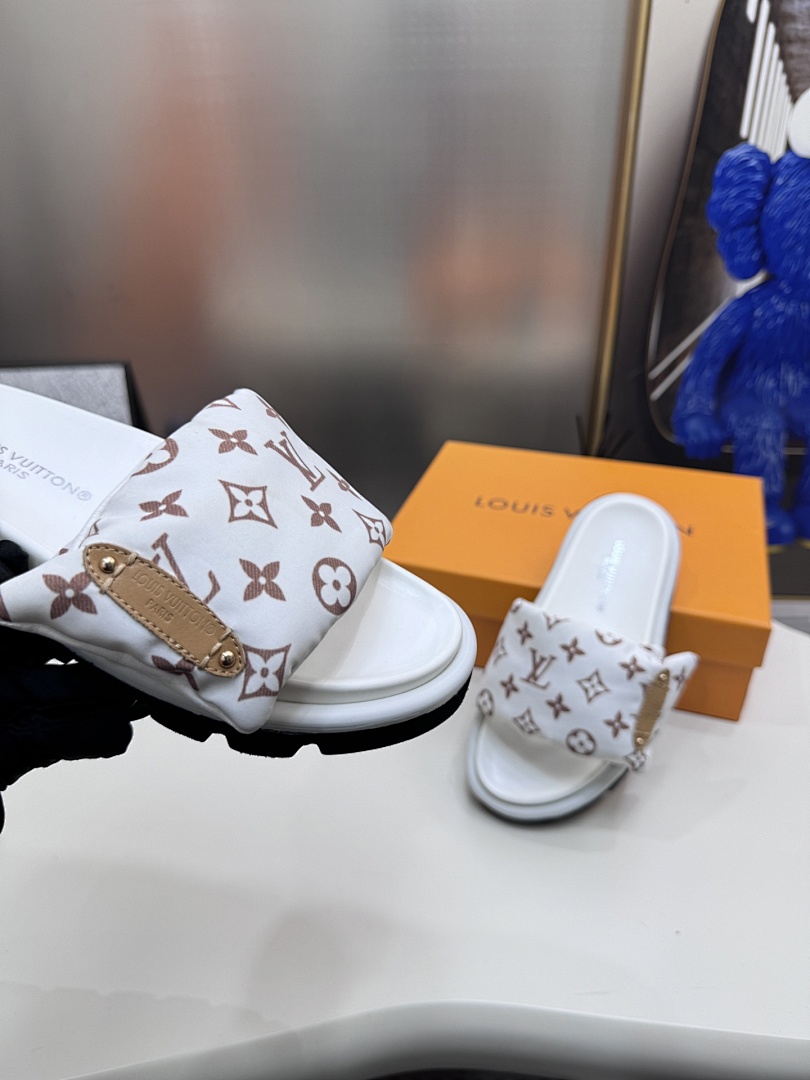 Louis Vuitton Padded Slides · 5295 — תמונה 25