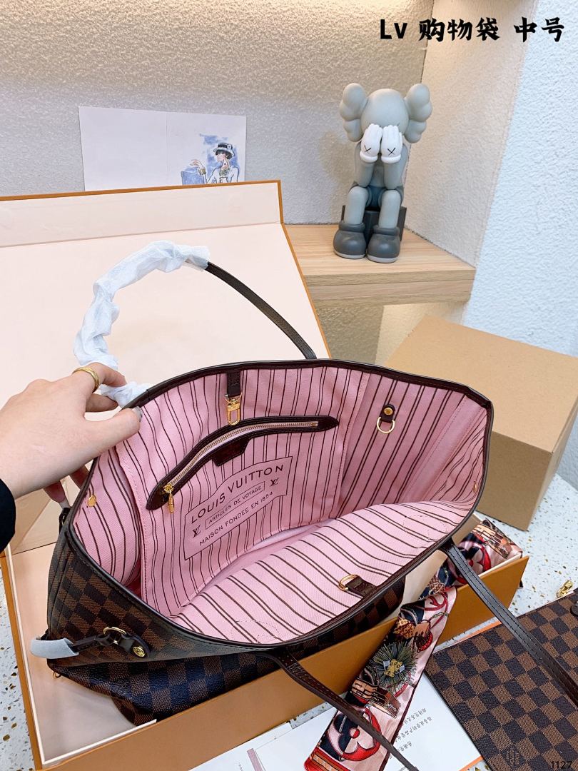 Louis Vuitton Neverfull MM · 4661 — תמונה 22