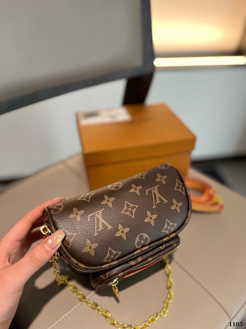 Louis Vuitton Mini Bumbag · 6421 — תמונה 9