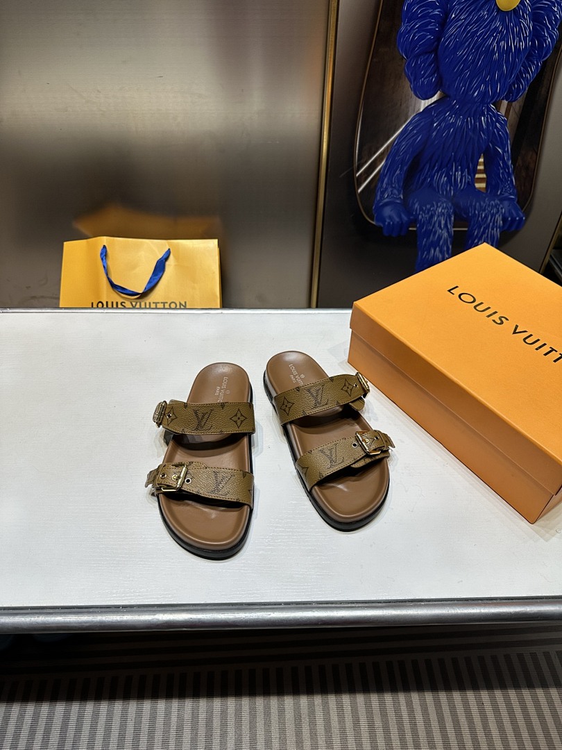 Louis Vuitton — סנדלים וכפכפים · 4627 — תמונה 10