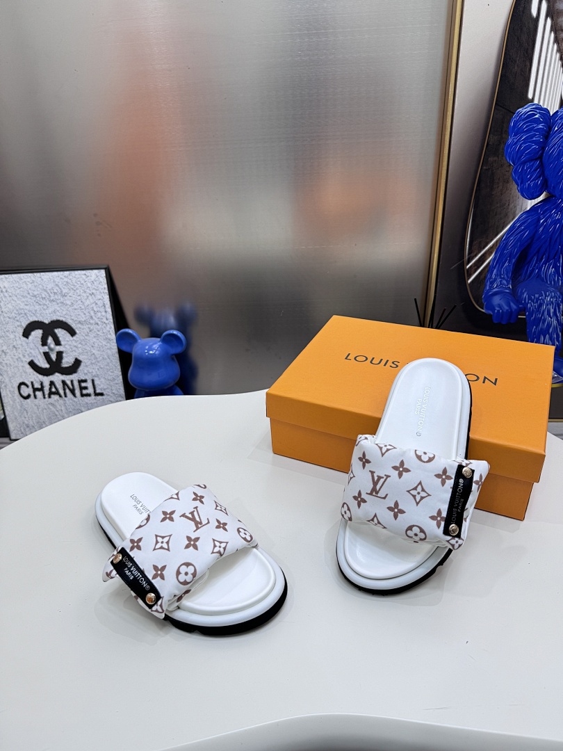 Louis Vuitton Padded Slides · 5295 — תמונה 48