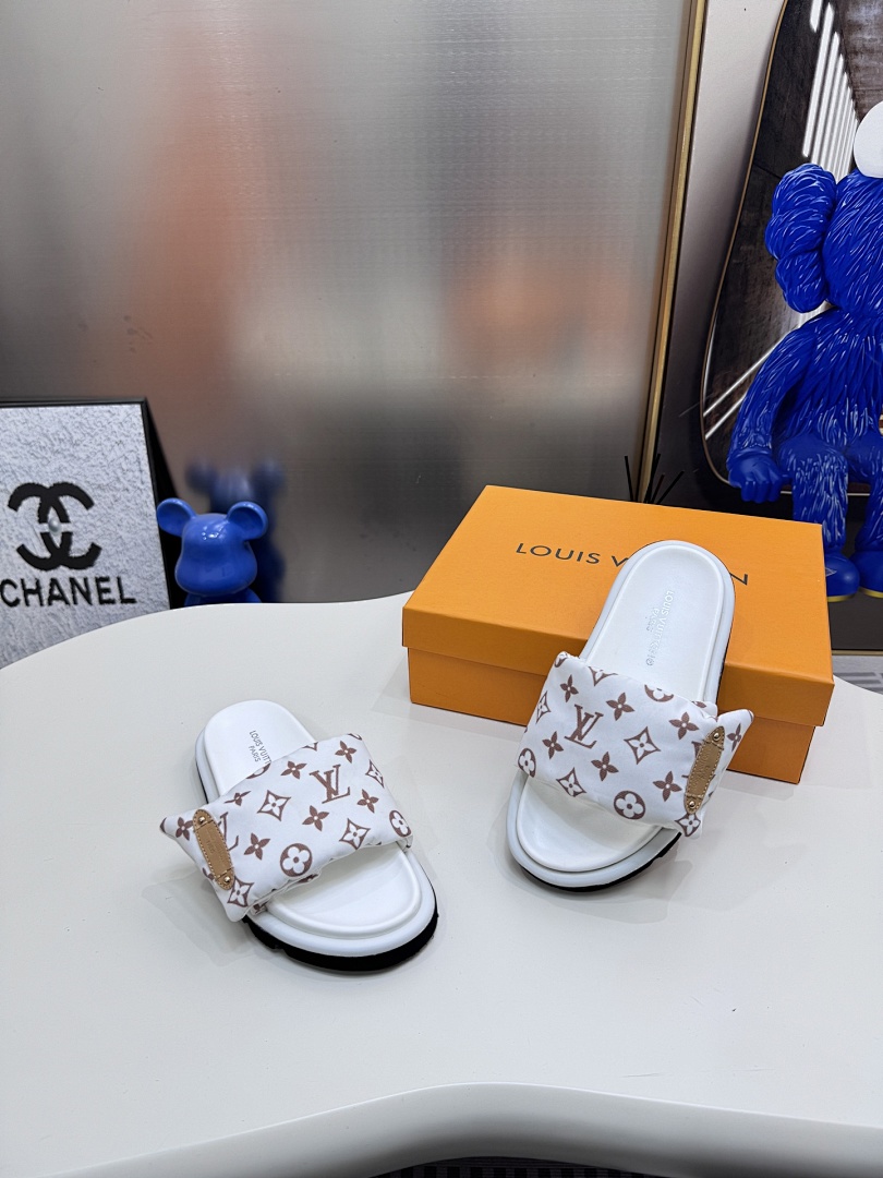Louis Vuitton Padded Slides · 5295 — תמונה 28