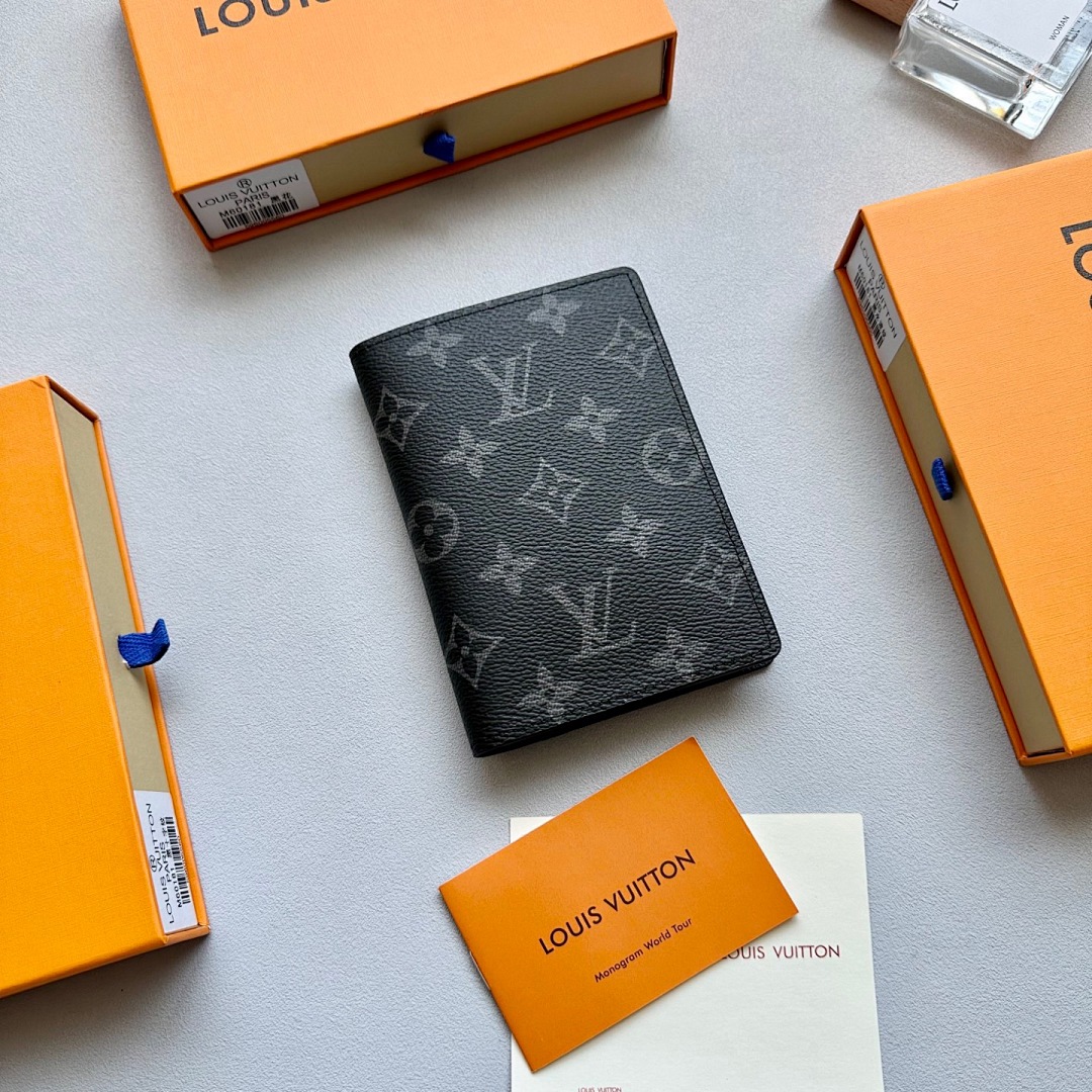 Louis Vuitton Passport Cover · 6084 — תמונה 6